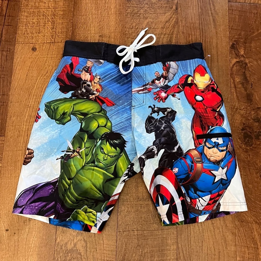 Marvel bioworld Mens swim trunks Sz small lined tie Velcro closure
